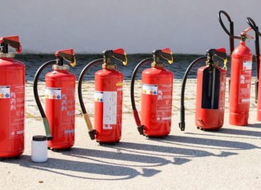 Feuerlöscher am Arbeitsplatz: Das sollten Arbeitgeber wissen